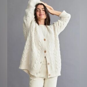 NWT. Jenni Kayne Cable Cocoon Sweater